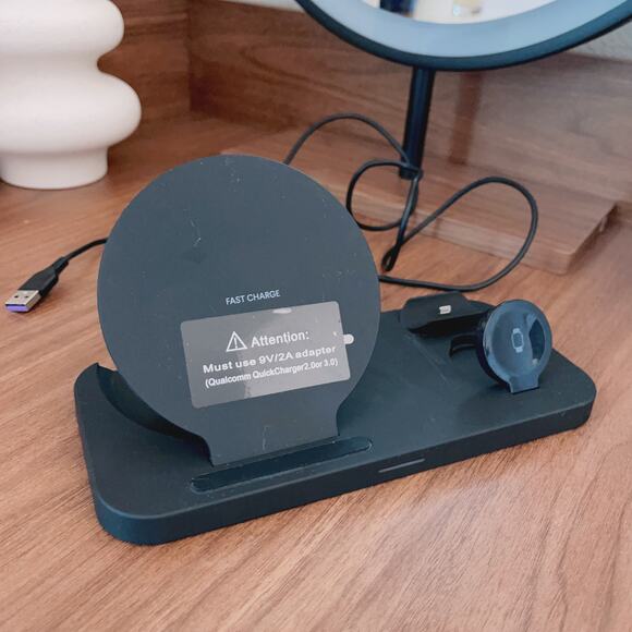 3 in 1 Fast Charging Station (Black) - Picture 3 of 5